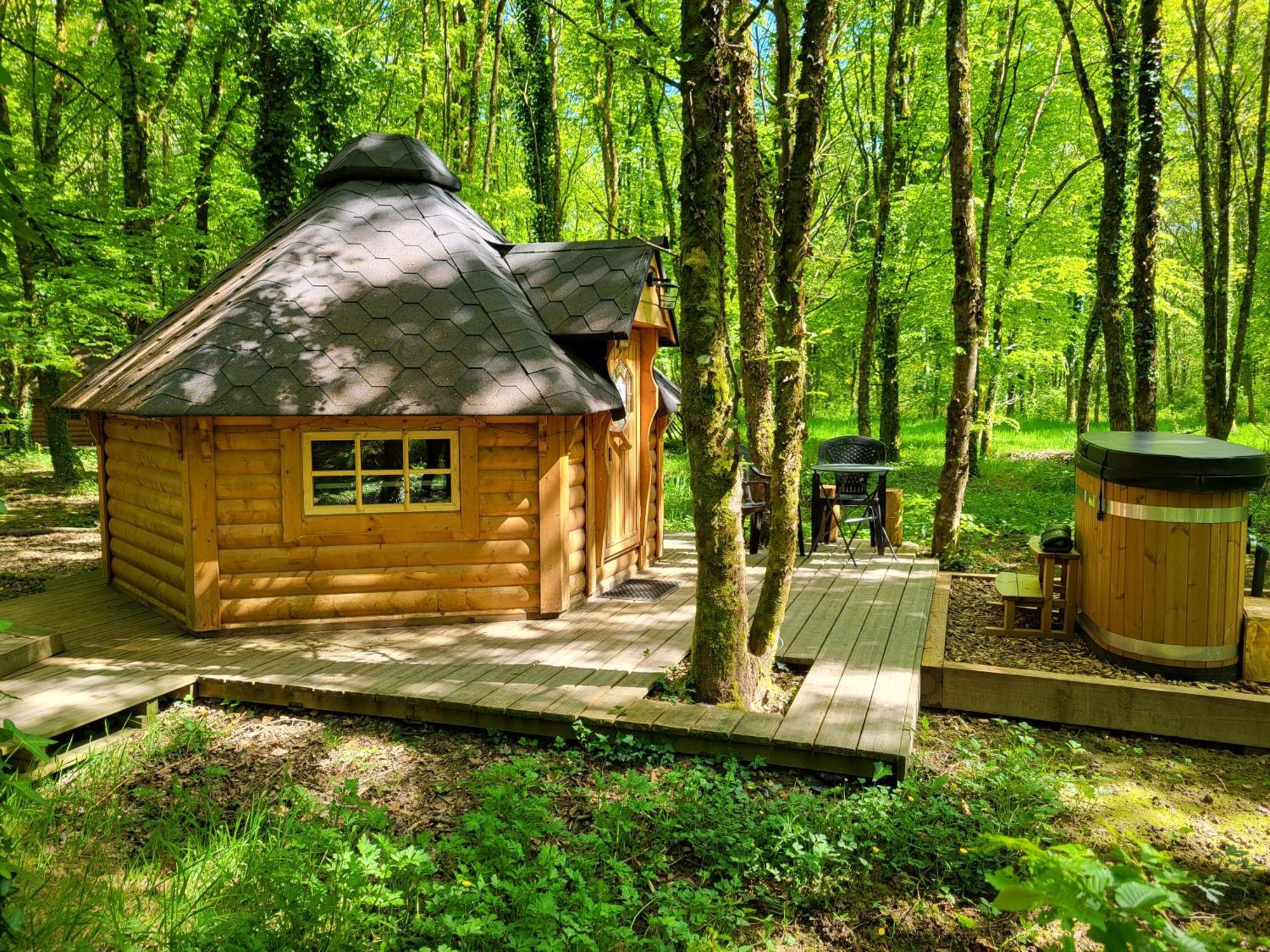 Le Domaine Insolite De Broceliande Paimpont Exterior photo