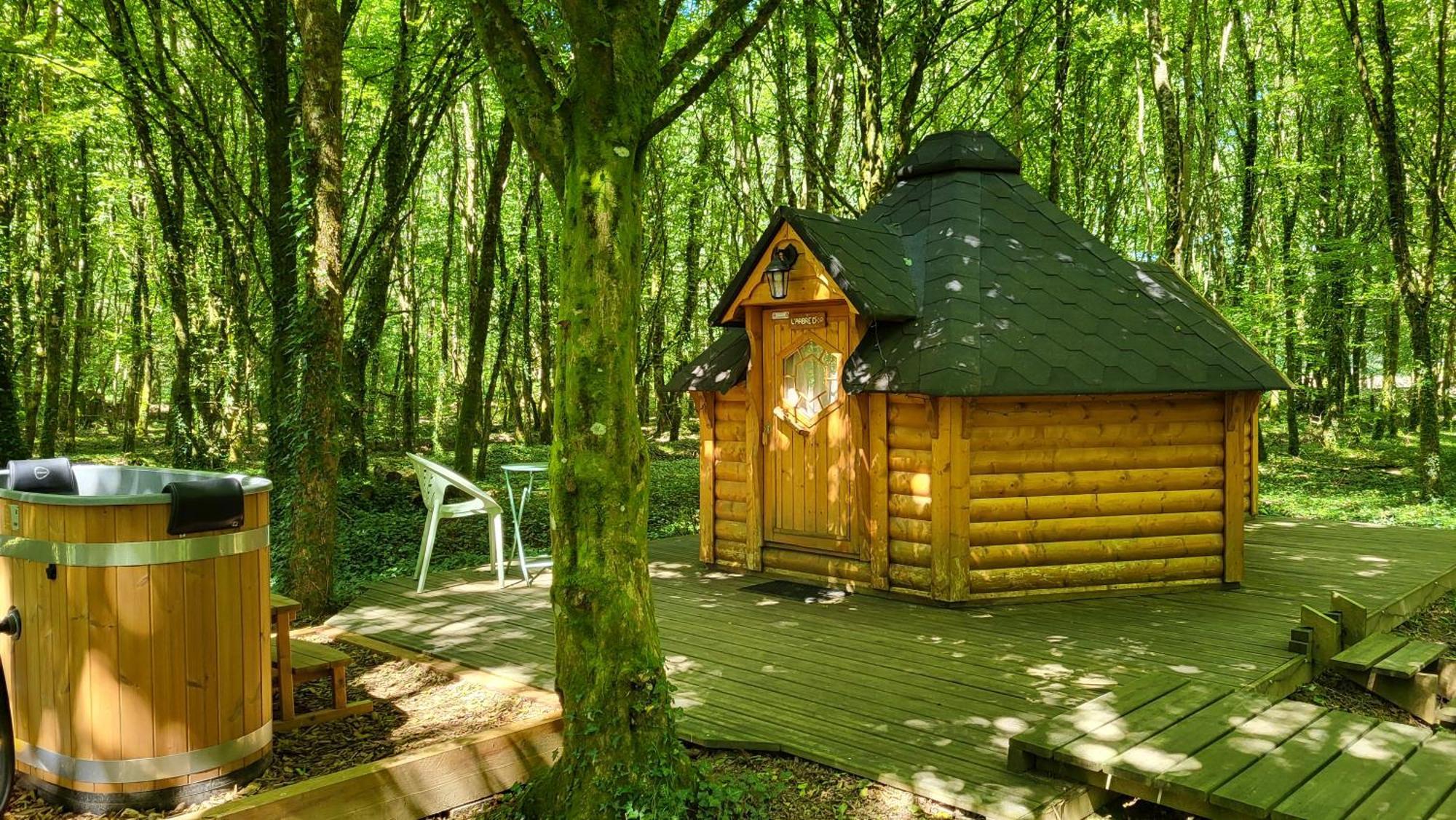 Le Domaine Insolite De Broceliande Paimpont Exterior photo