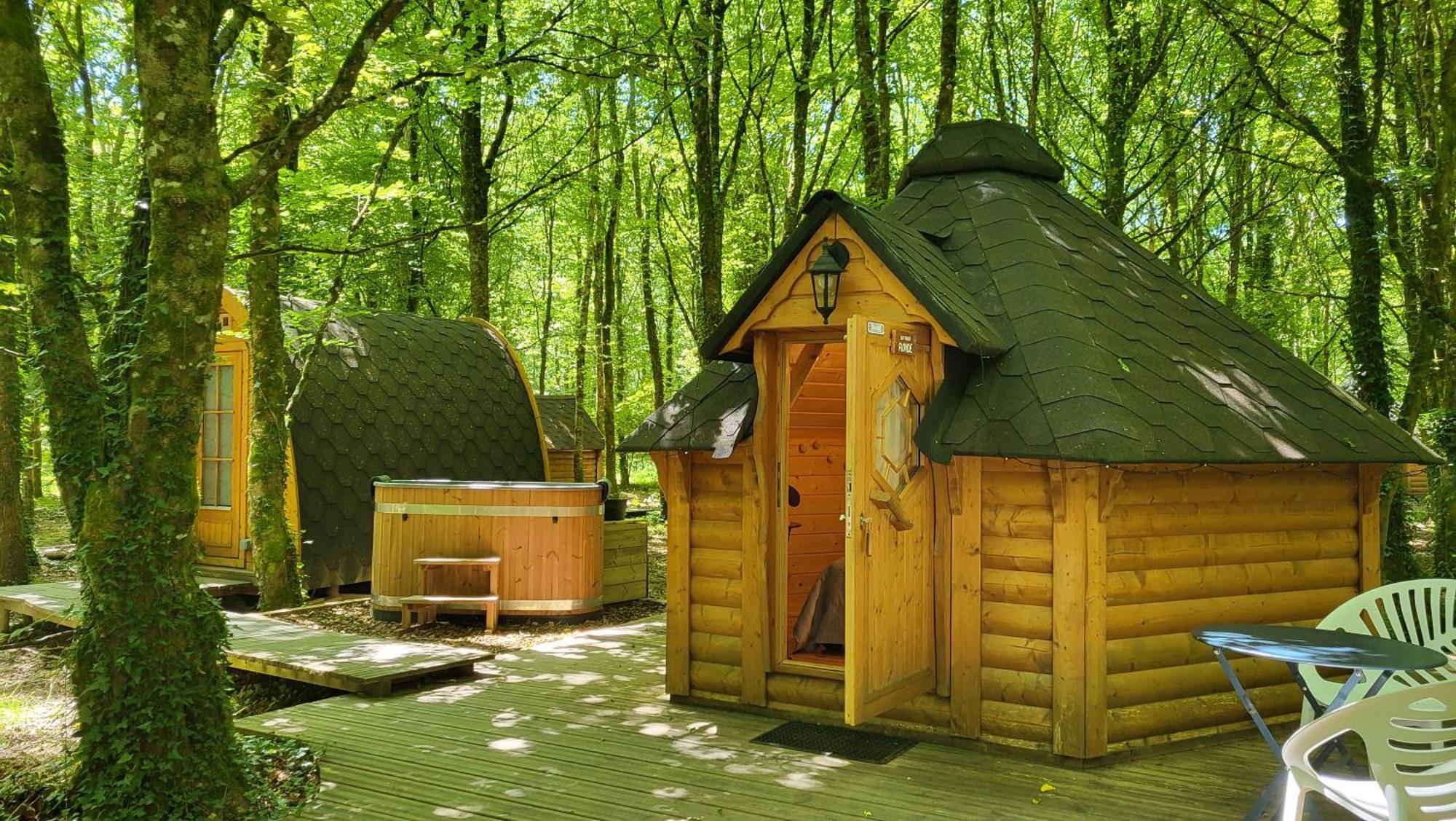 Le Domaine Insolite De Broceliande Paimpont Exterior photo