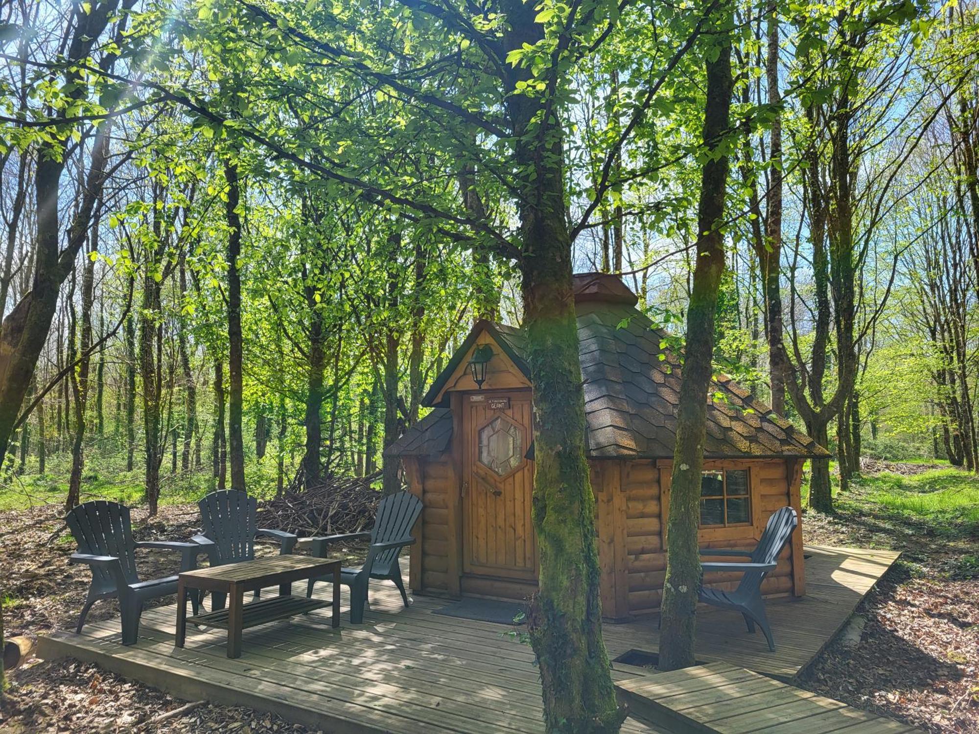 Le Domaine Insolite De Broceliande Paimpont Exterior photo