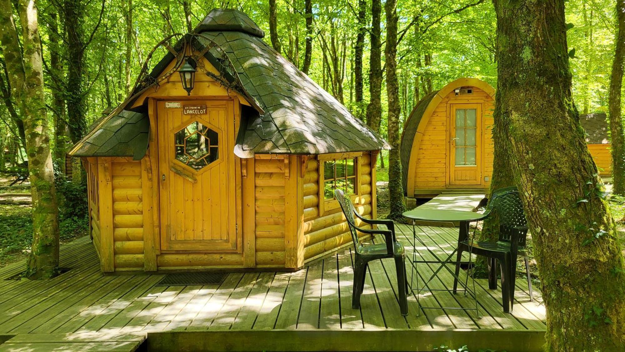 Le Domaine Insolite De Broceliande Paimpont Exterior photo
