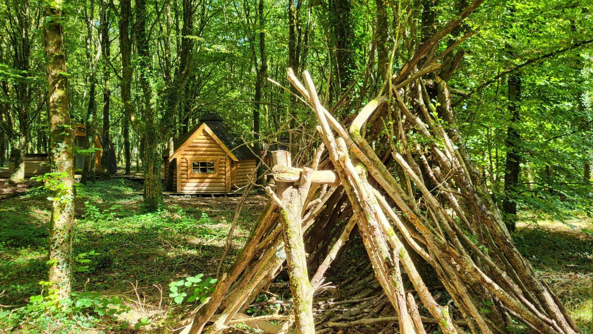 Le Domaine Insolite De Broceliande Paimpont Exterior photo