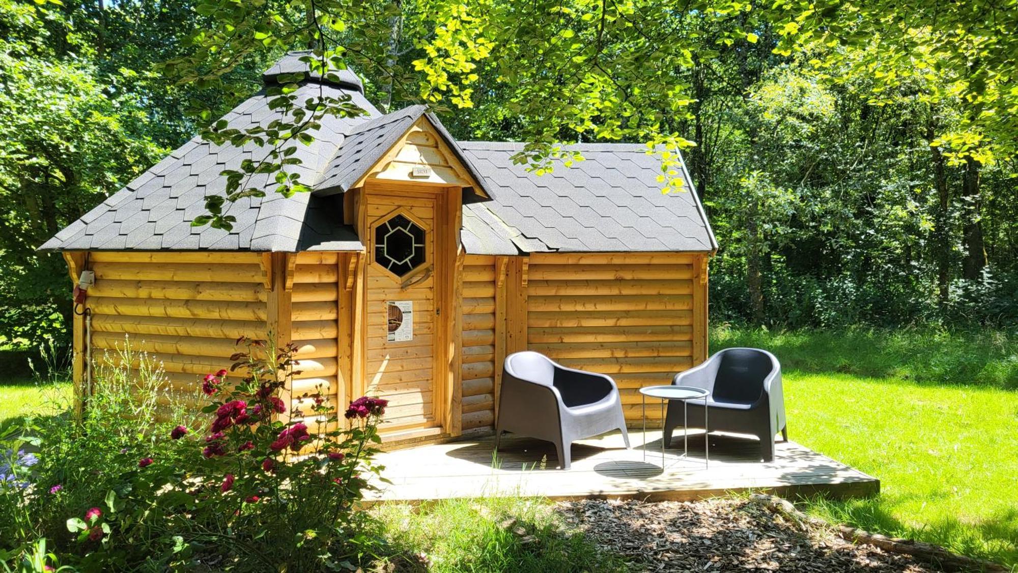 Le Domaine Insolite De Broceliande Paimpont Exterior photo